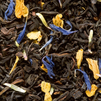 Mélange de feuilles de thé noir Dammann Frères avec des pétales de fleurs bleues et jaunes, évoquant un Earl Grey aux fleurs