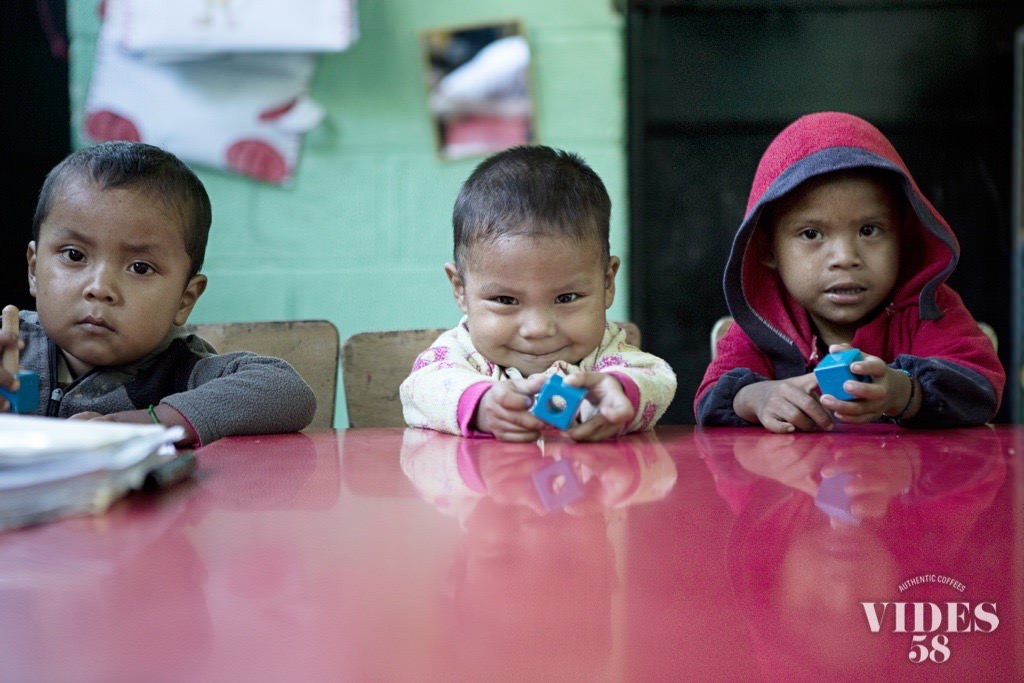 Des enfants à l'école de La Bolsa.