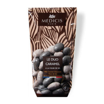 Le Duo Caramel Fleur de Sel Médicis Paris 200g, bouchées chocolatées sur fond abstrait