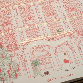 Illustration de Noël à la maison par Zoé de Las Cases représentant une façade d'immeuble parisien avec une femme, son chien et un sapin