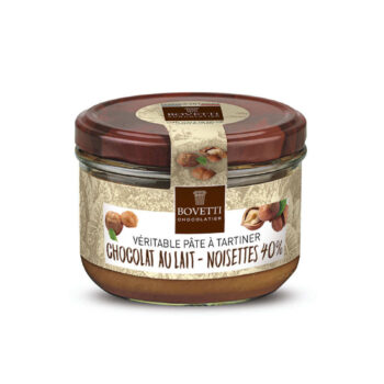 Pot de pâte à tartiner Bovetti au chocolat au lait et 40% noisettes, étiquette visible