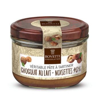 Pot de pâte à tartiner Bovetti chocolat lait noisettes 40% en verre, étiquette "Fabriqué en France" visible