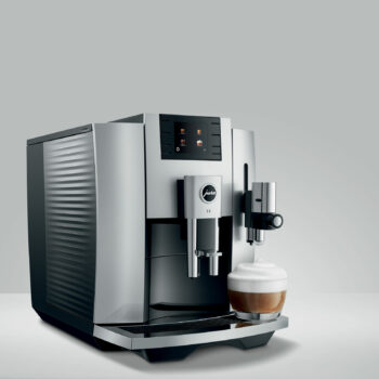 Partie gauche de la JURA E8 Moonlight Silver (EB), venant de préparer une spécialité de café