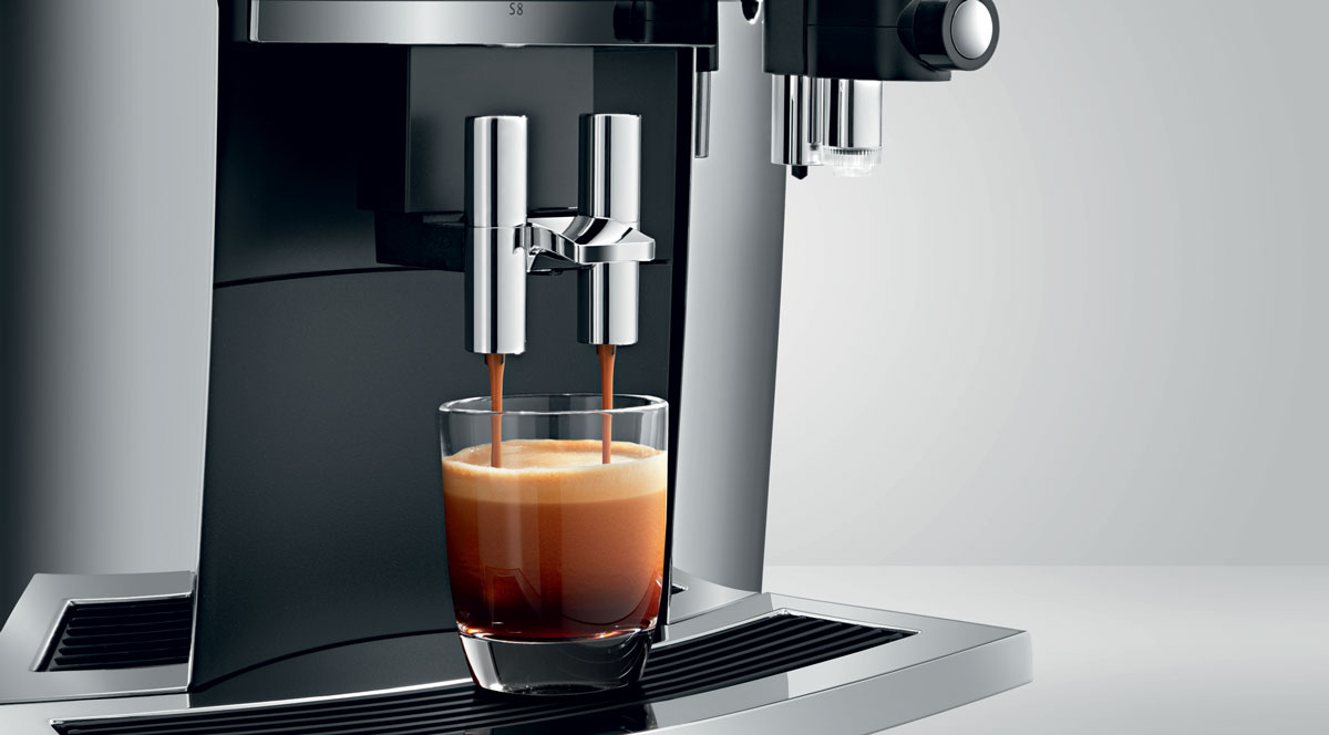 Préparation d'un espresso avec la JURA S8 Chrome (EA)