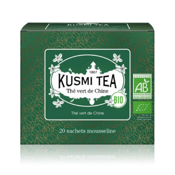 Boîte verte de thé Kusmi Tea Thé vert de Chine bio avec motif doré, mention 20 sachets mousseline