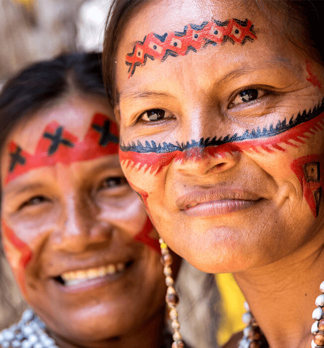 Habitants de la région de Mogiana vêtu de symboles traditionnels, emblématiques de la région