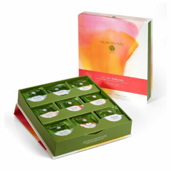 Coffret Les thés parfumés Palais des Thés vert avec 45 sachets individuels sur fond blanc