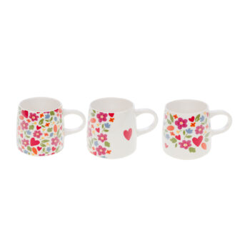 Trois mugs Amadeus Amor en céramique blanche ornés de motifs floraux et cœurs rouges