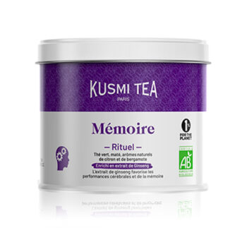Boîte blanche Kusmi Tea Rituel Mémoire avec bande violette, nom Mémoire, logo et composition thé vert, maté, ginseng