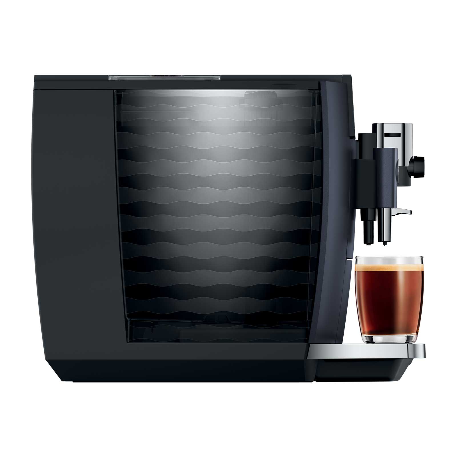 Machine à café JURA E8 Cosmic Black avec un verre de café espresso fraîchement préparé, affichant 27 boissons différentes.