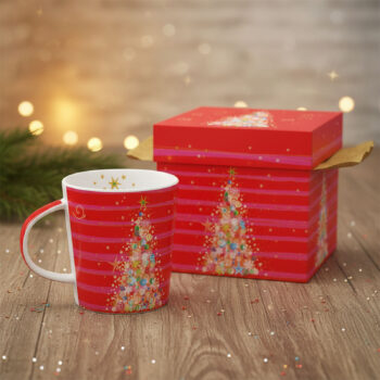 Mug de Noël rouge et rose avec sapin décoré, accompagné de son coffret cadeau assorti