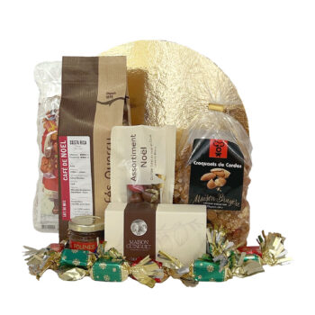 Corbeille de fête des pères contenant du café, des biscuits, du vin, une terrine, des chocolats, une confiture et une cagette en bois