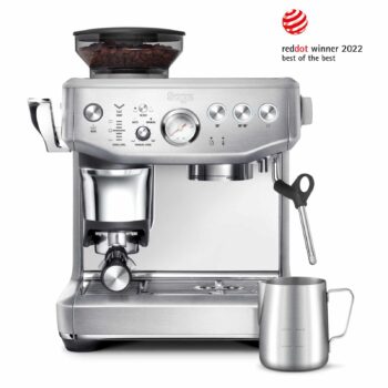 Machine à expresso Sage The Barista Express Impress Inox avec broyeur intégré et pichet à lait, récompensée du Red Dot Award 2022