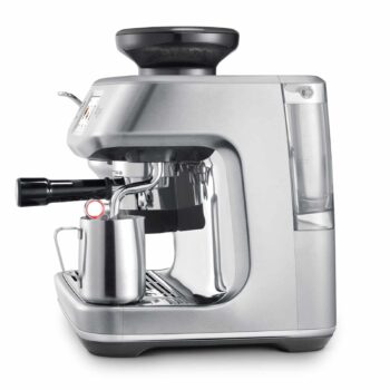Machine à expresso Sage The Barista Touch Impress en acier inoxydable brossé, avec pichet à lait en cours de moussage