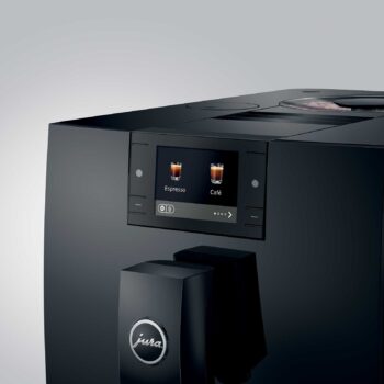 Écran d'une machine à café Jura C9 affichant les options 'Espresso' et 'Café', avec le logo Jura visible sur le bec verseur