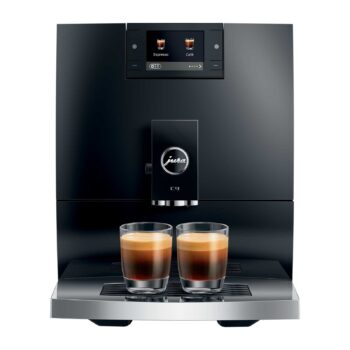 Machine à café automatique Jura C9 Piano Black avec deux expressos servis dans des verres, affichant le logo Jura
