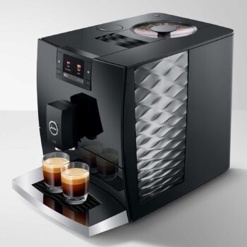 Machine à café automatique Jura C9 Piano Black avec deux expresso servis, affichage couleur et bac à grains visible