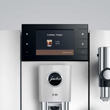 Écran d'une machine à café Jura E8 affichant 'Coffee Timer' avec une tasse de café et l'option 'Désactiver'