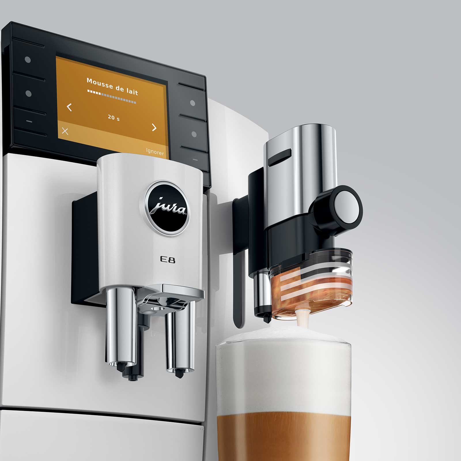 Machine à café JURA E8 Piano White préparant une mousse de lait, avec écran affichant 'Mousse de lait' et le logo Jura.