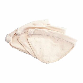 Trois filtres en coton réutilisables Hario empilés, conçus pour la cafetière Woodneck DPW-3, offrant une filtration écologique et un corps soyeux au café