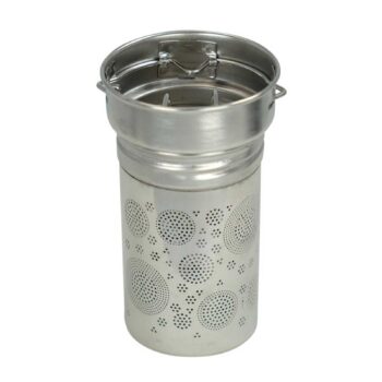 Filtre à thé en acier inoxydable argenté avec des motifs perforés de cercles et de points, partie d'une théière isotherme