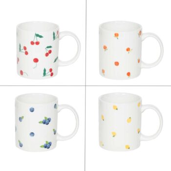 Mugs Bastide Bellanova en faïence blanche, lot de quatre, chacun décoré d'un motif de fruits colorés (cerises, abricots, myrtilles, citrons)