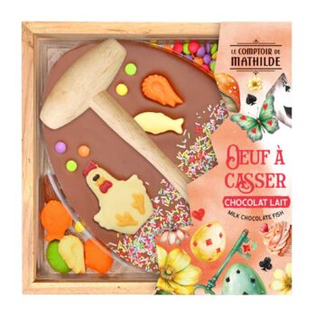 Œuf de Pâques Le Comptoir de Mathilde en chocolat au lait 300g, décoré de vermicelles et fritures, avec maillet en bois