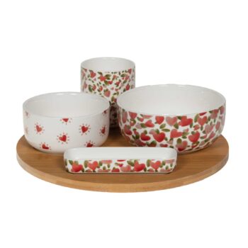Coffret apéritif Valentine avec plateau rond en bois naturel et quatre bols en porcelaine blanche décorés de cœurs rouges et verts