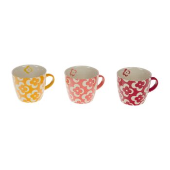 Trois mugs en grès Debbie sur fond blanc, motifs floraux répétitifs, jaune, rose pâle et bordeaux, avec anses assorties