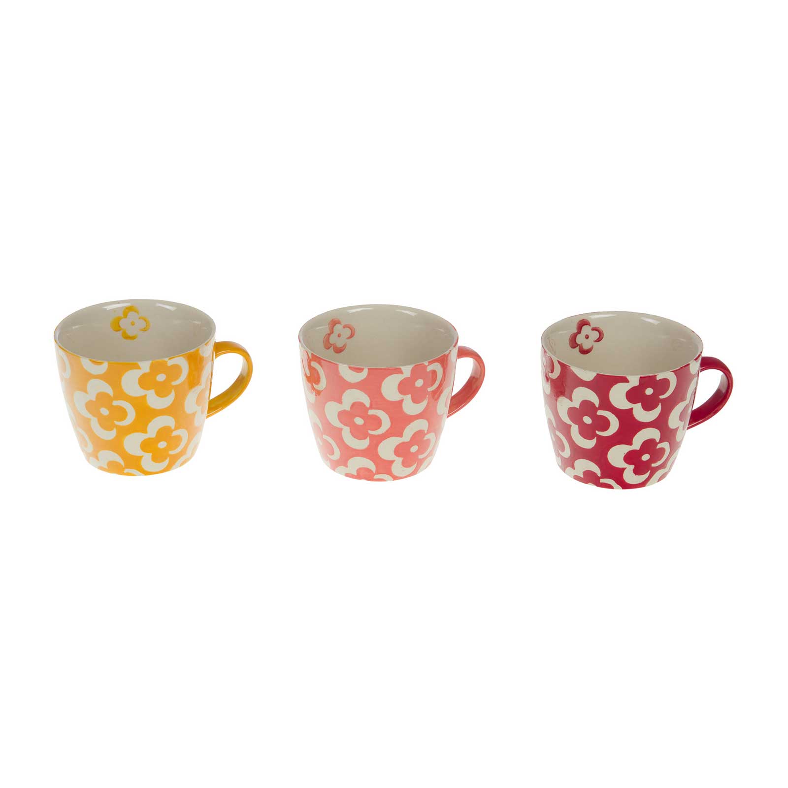 Trois mugs en grès Debbie sur fond blanc, motifs floraux répétitifs, jaune, rose pâle et bordeaux, avec anses assorties