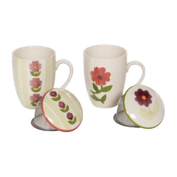 Deux tasses à tisane en grès émaillé avec filtres intégrés, ornées de motifs floraux peints à la main, l'une verte à fleurs mauves, l'autre crème à fleur rouge corail.
