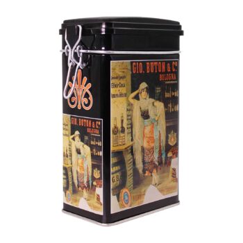 Boîte métallique carrée Gio Buton & Co Bologna avec illustration vintage d'une femme et de bouteilles, couvercle noir hermétique