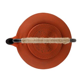 Théière en fonte Yliades couleur terracotta avec motif de picots et anse tressée vue de dessus