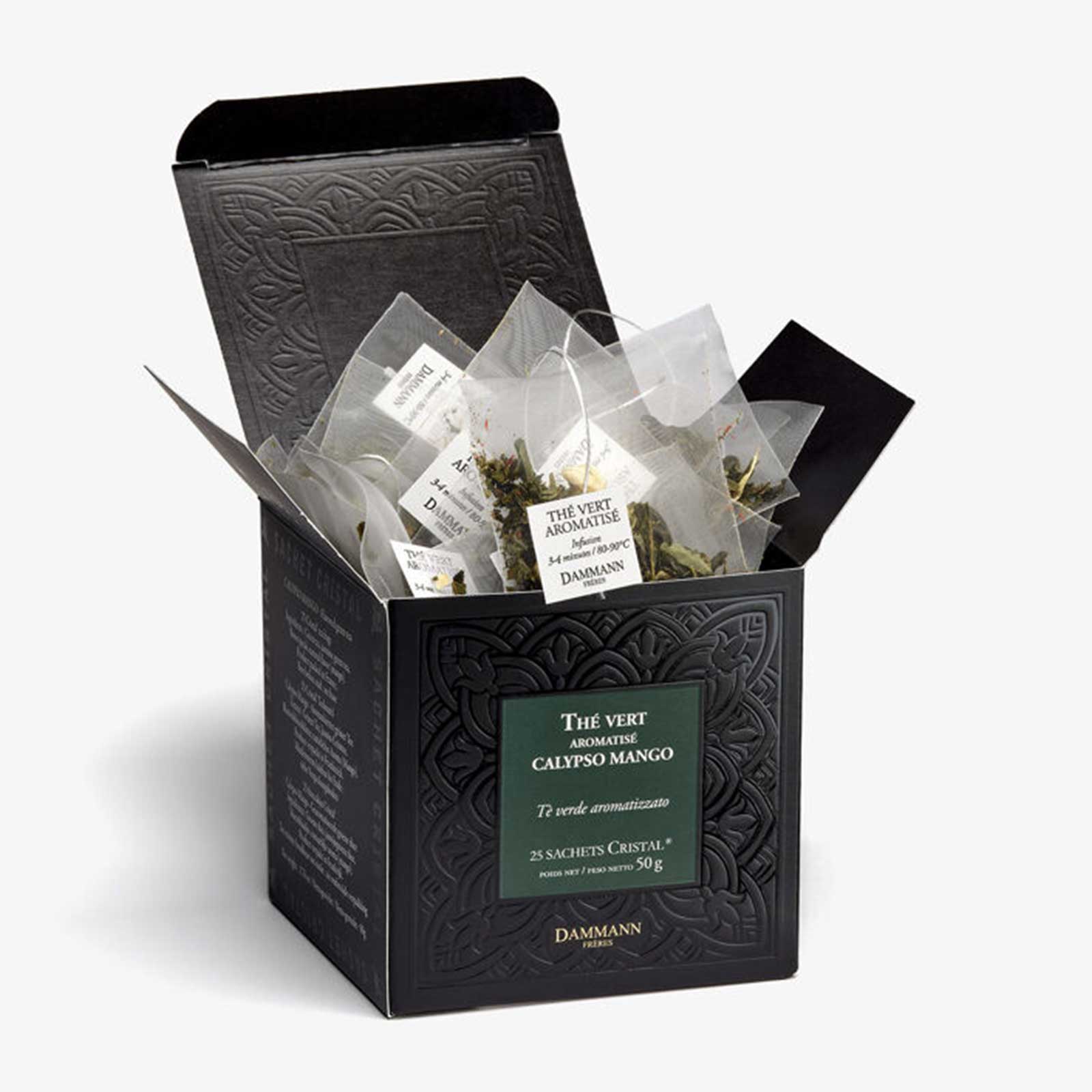 Boîte ouverte de 25 sachets Cristal Dammann Frères Calypso Mango, thé vert aromatisé mangue, dans un écrin noir embossé
