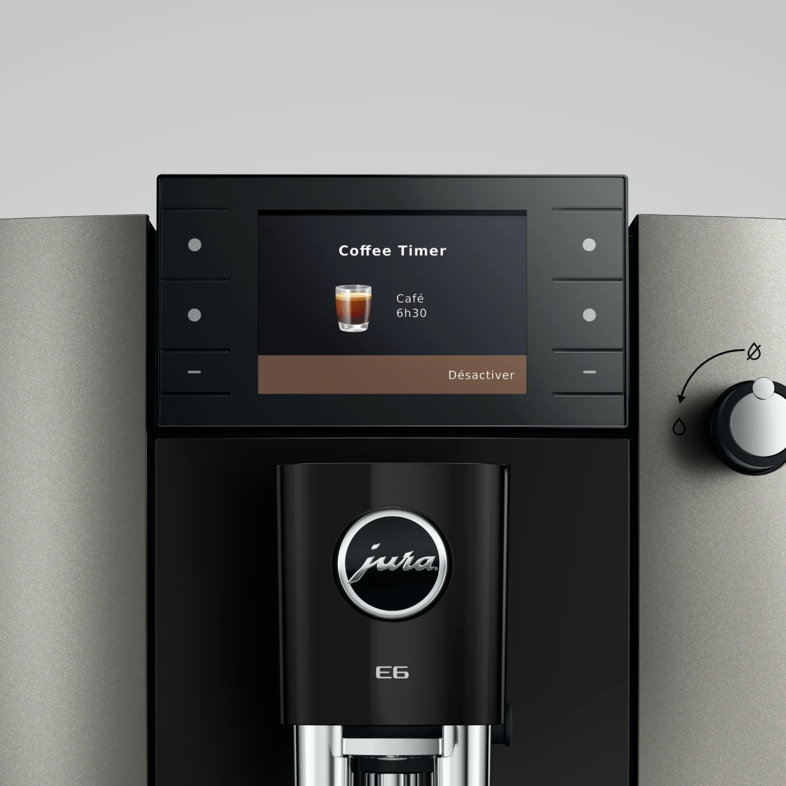 Gros plan sur l'écran numérique d'une machine à café Jura E6 affichant le réglage Coffee Timer pour un café programmé à 6h30