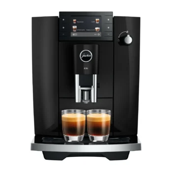 Machine à café automatique Jura E6 noire avec écran couleur, préparant deux tasses d'espresso simultanément sur un plateau en inox.