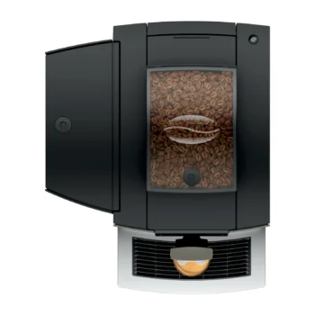 Vue de dessus d'une machine à café automatique avec son réservoir transparent rempli de grains de café et sa buse d'écoulement centrée