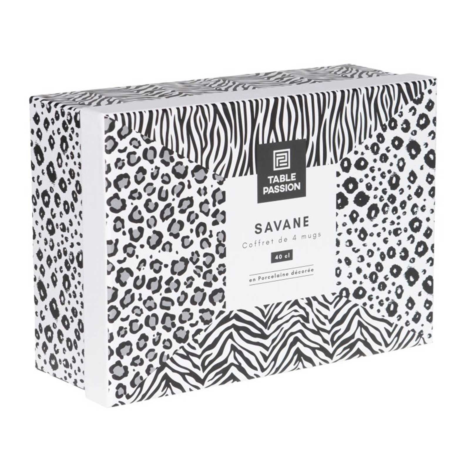 Coffret cadeau de quatre mugs en porcelaine décorée Savane, avec un motif mixant taches de léopard et rayures de zèbre dans un emballage blanc.