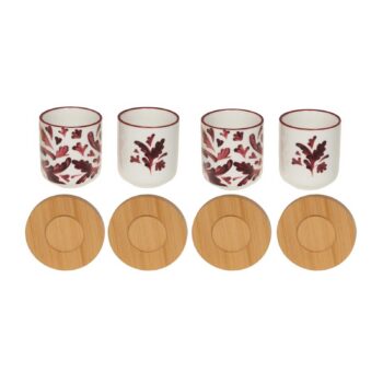 Quatre tasses en céramique à motif floral bordeaux avec leurs soucoupes en bambou assorties pour une dégustation élégante