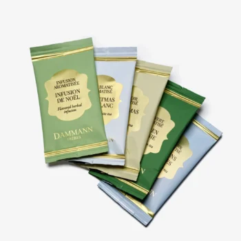 Éventail de sachets de thé et infusions Dammann Frères aux couleurs pastel variées, présentés pour la collection de Noël