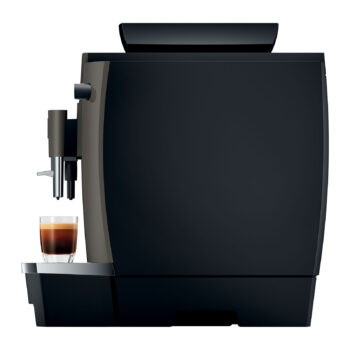 Vue de face de la JURA W4 (EB) Dark Inox avec deux cafés espresso.